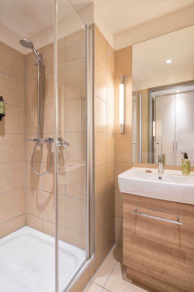 Apartment, 2 Bedrooms, Kitchen - Bathroom Shower