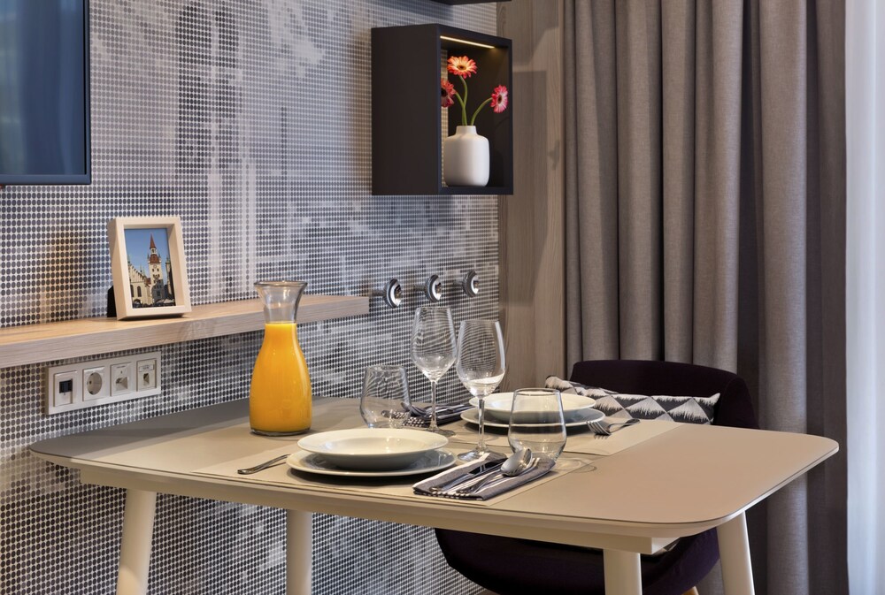 Executive Studio, Kitchen - In-Room Dining