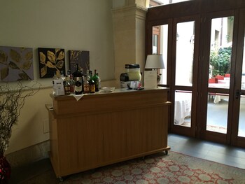 Hotel Bar