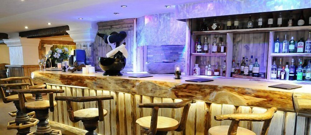Hotel Bar