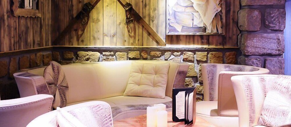 Hotel Lounge