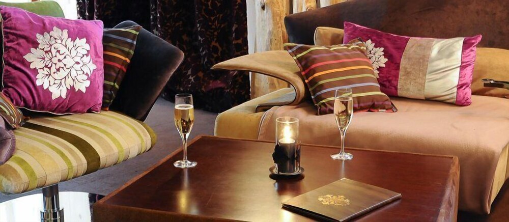 Hotel Lounge
