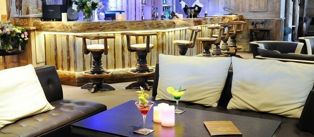 Hotel Bar
