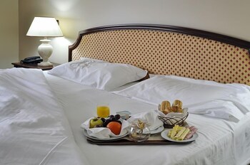 Room Service - Dining