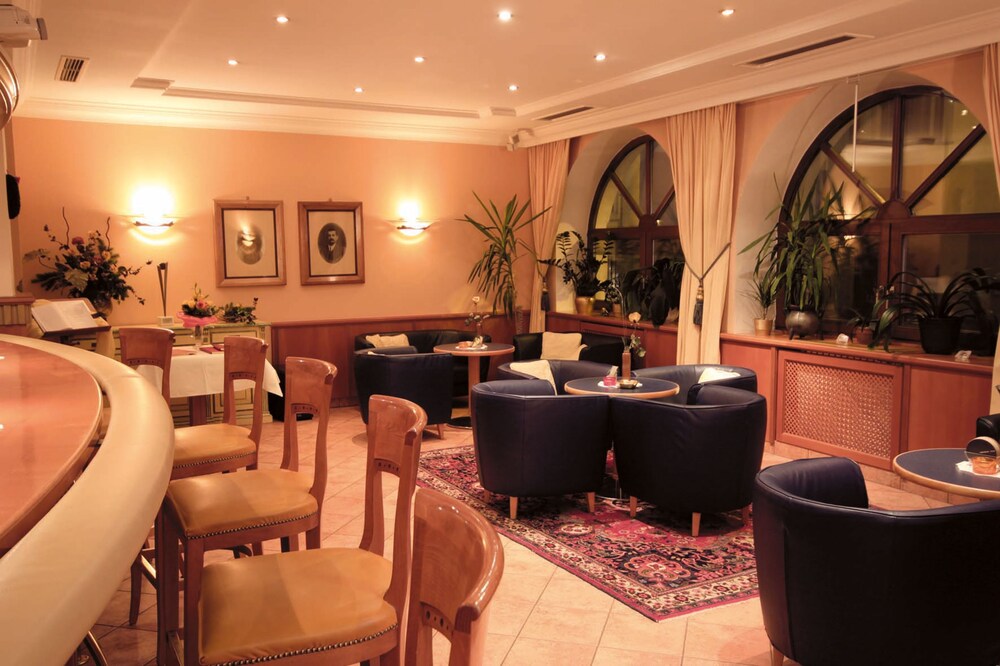 Hotel Bar