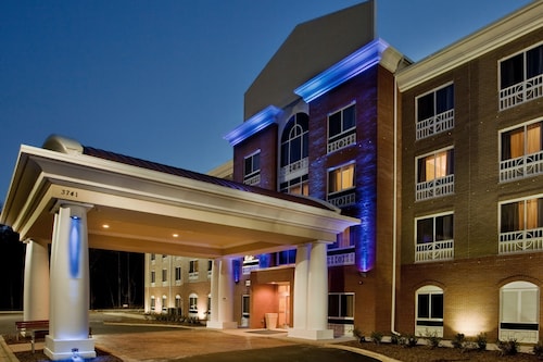 Holiday Inn Express Hotel & Suites Raleigh SW NC State