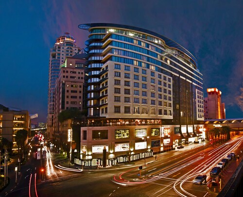 Davinci Hotel And Suites On Nelson Mandela Square