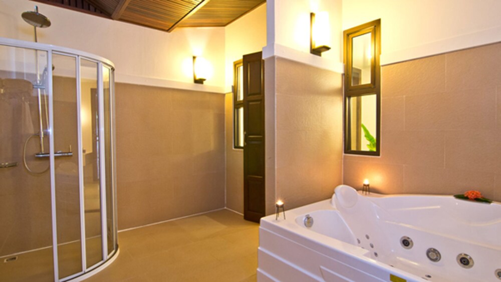 Jetted Tub