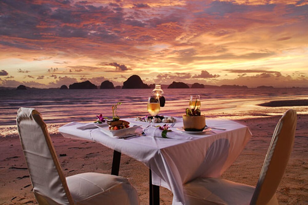 Couples Dining