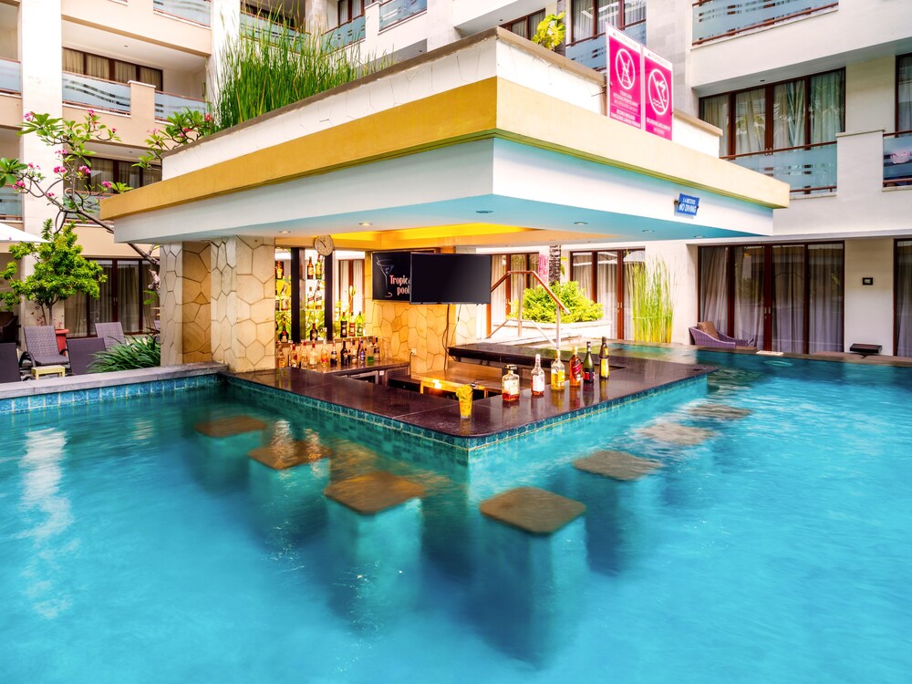 Poolside Bar