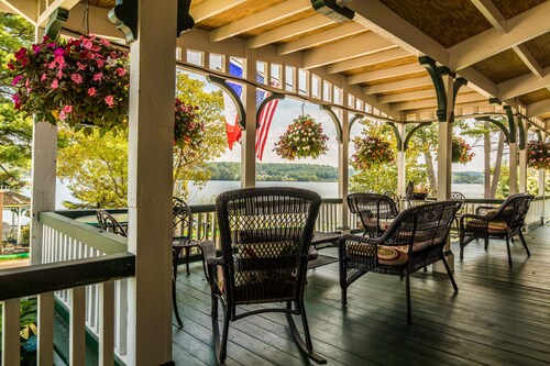 The Lake House at Ferry Point