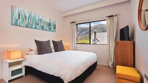 Lantern 08-Balcony Apartment, nestled in the Snowy Mountains.