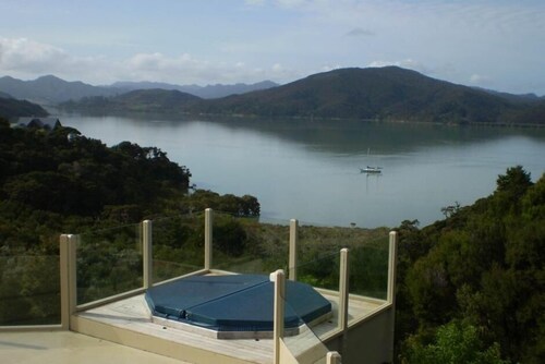 Waikare Retreat - Stunning Views