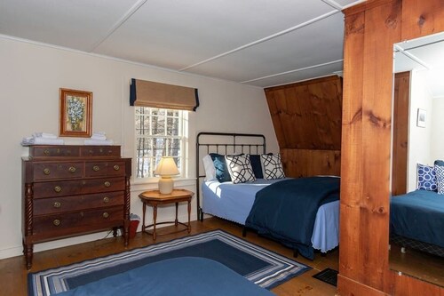 This cottage is a 1 bedroom(s), 1.5 bathrooms, located in Manchester, VT.