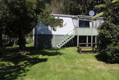 Whanarua Bay Cottages - Tree House