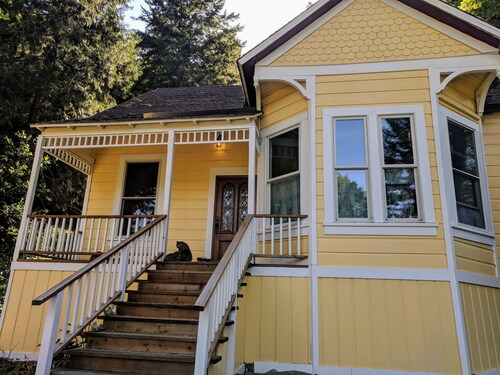 1899 Queen Anne Victorian Cottage in the Redwoods