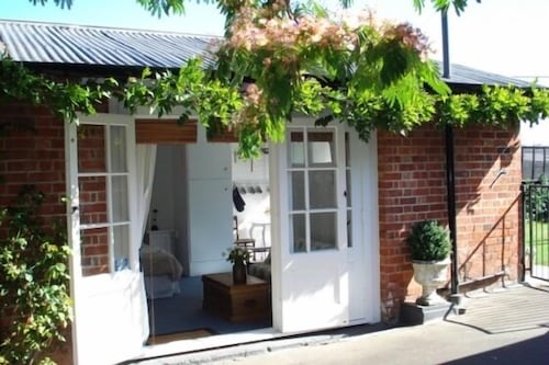 Easy walking to Havelock North's charming village