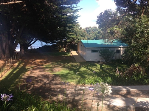 Right On The Beach! Down the lawn onto the sand!