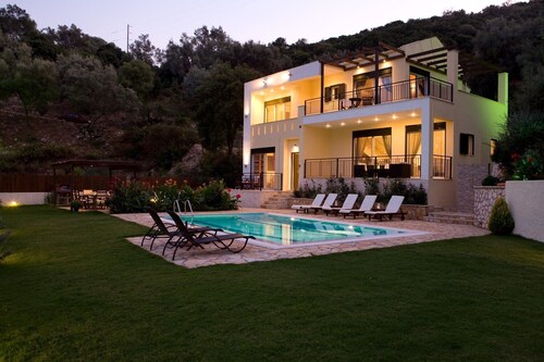 Elegant villa with beautiful view and private pool 100 m from the beach