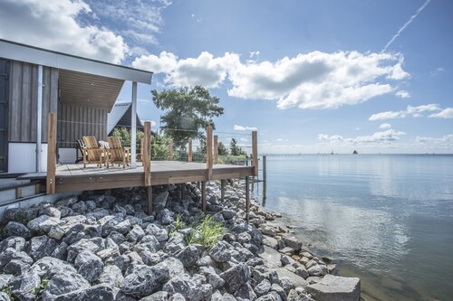 Exclusieve recreatie villa met prachtig uitzicht over het Markermeer