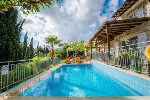 Villa Hermes - Luxury Stone Villa with private pool in Skala