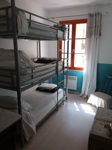 PROMO!! Appart lumineux tout équipé TOUT FOURNI , 75€/5pers. Centre Cotignac