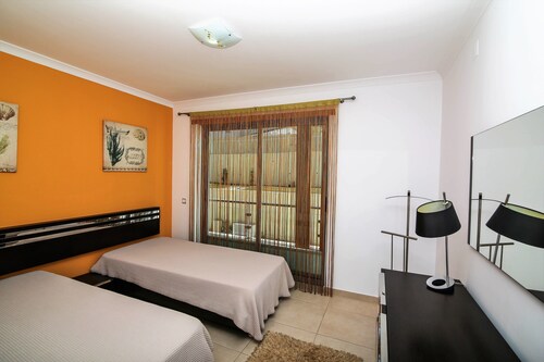 beautiful duplex (2 / 6pers) with sea front 10m from the beach - Albufeira