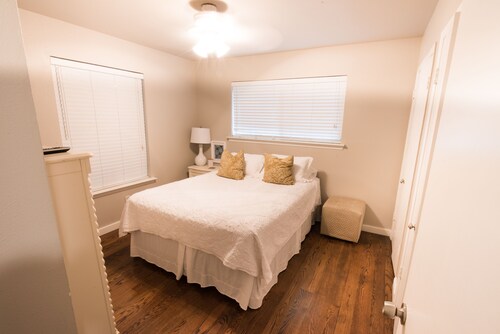 Location! Tastefully Updated 2-2 Lakewood Duplex, 1/2 mile to White Rock Lake