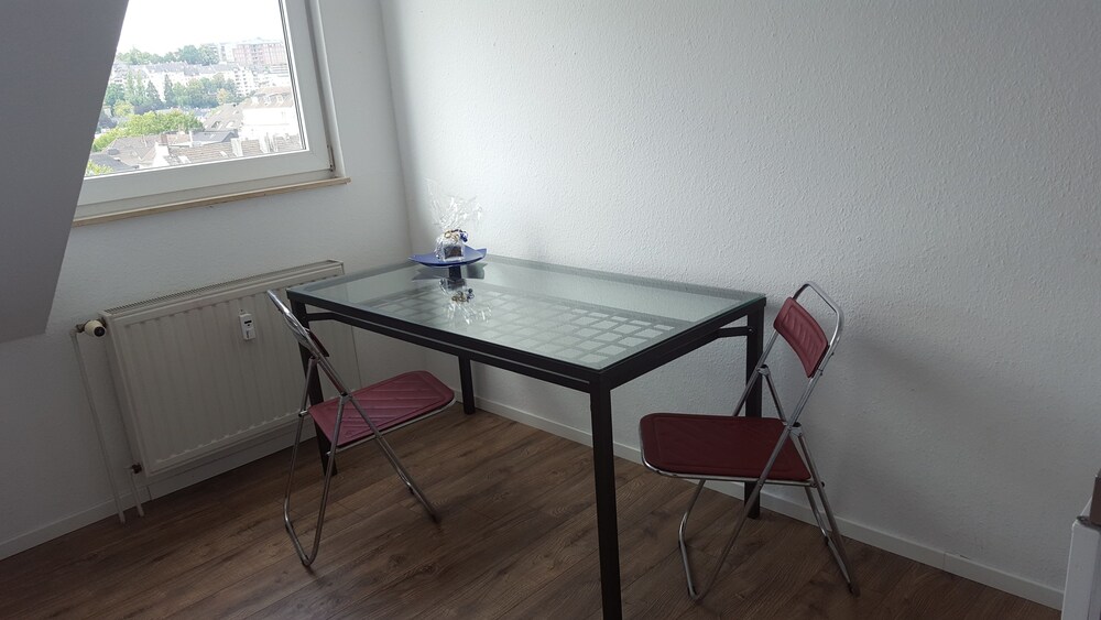 Essbereich im Zimmer (City-Apartment)