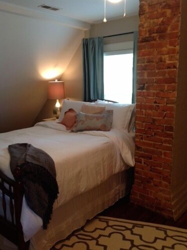 Elegant One Bedroom Apartment with Great Outdoor Spaces