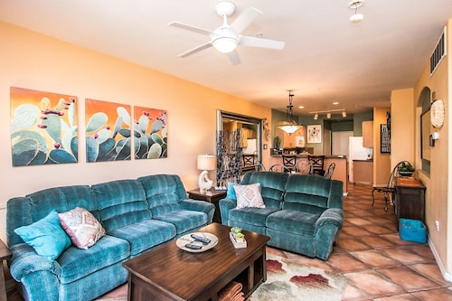 EXCEPTIONAL Luxury Condo- on golf course- great sunsets