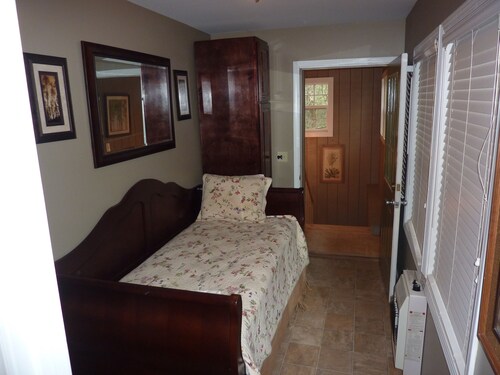 Affordable Luxury with Hot Tub, Fireplace, Central Air/Heat, Wifi in Highlands!