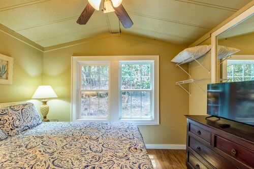 Comfortable, Convenient, Hot Tub and Freshly Renovated!!