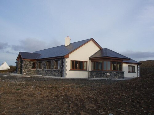 Exclusive new 3000 sq. foot vacation home with spectacular ocean views