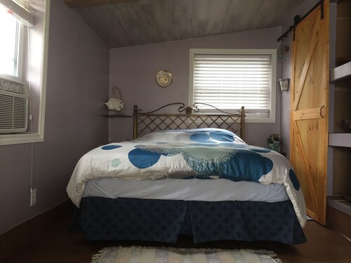 Vacation Rental,Water Front,Cedar Island Marina,Beach,Kayak,Wineries,Point Pelee