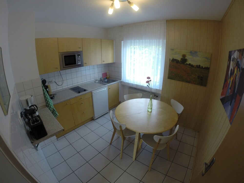 Küche im Zimmer (Standard-Apartment, 3 Schlafzimmer, Nichtraucher)