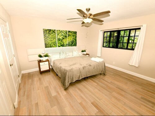 ENORMOUS●LUX●Modern Retreat●Beach 4min●Resort Style●