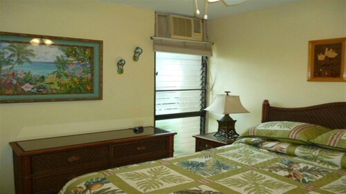 Across the street from one of Maui's best beaches, quiet and private end unit