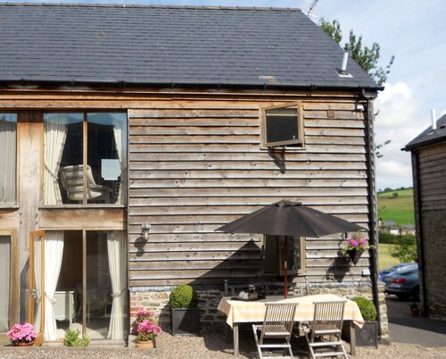 Luxury Barn nr. Michelin Pub and Lakes. Ideal Base for Hay, Ludlow, Hereford.