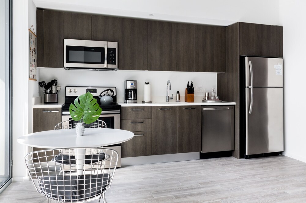 Luxury Studio Suite, City View - Private Kitchen