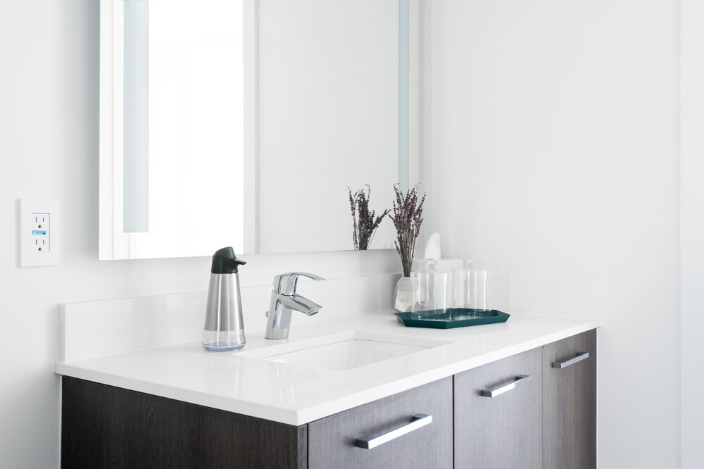 Luxury Suite, 2 Bedrooms, City View - Bathroom Sink