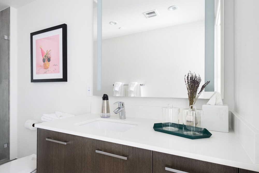 Luxury Suite, 2 Bedrooms, City View - Bathroom