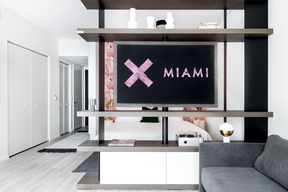 Luxury Studio Suite, City View - Room