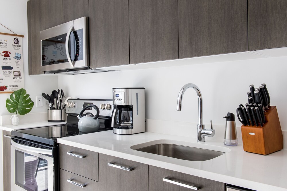 Luxury Studio Suite, City View - Private Kitchen