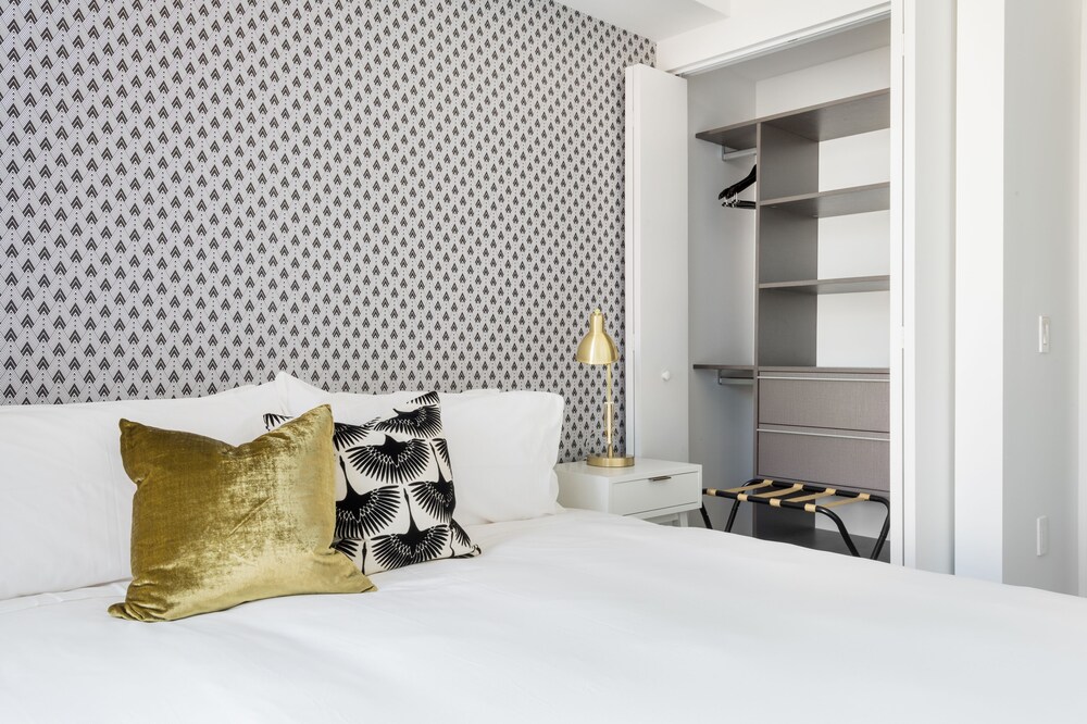 Luxury Suite, 2 Bedrooms, City View - Room