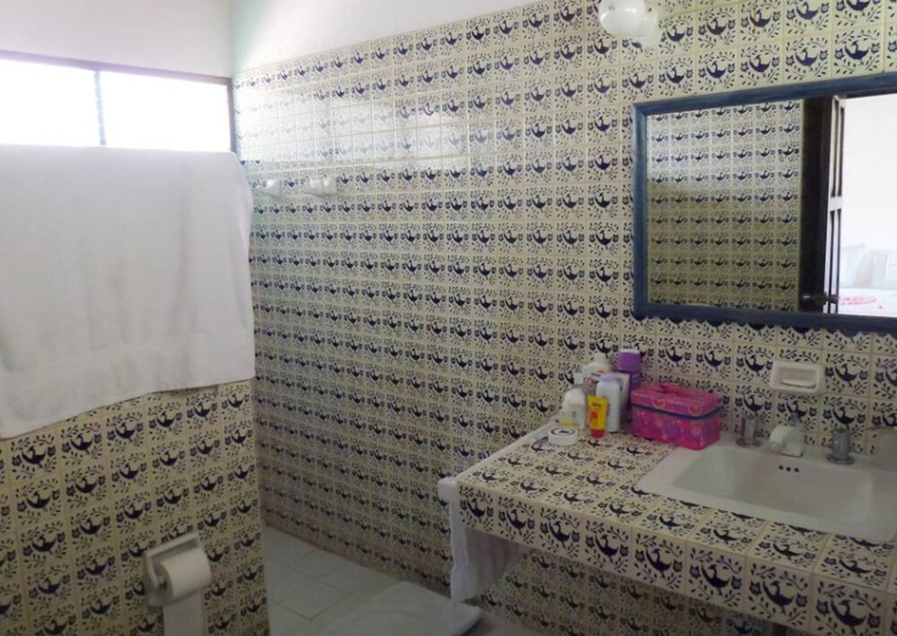 Family House, 8 Bedrooms (Up to 28 Guests) - Bathroom Sink
