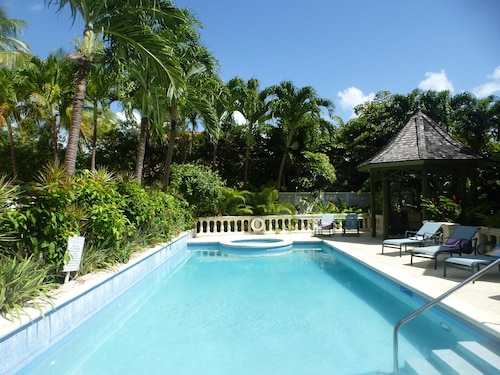 Luxury 2 bedroom apartment with stunning sea views on Barbados West Coast