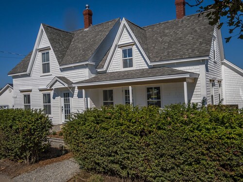 Luxury Waterview 2 Bedroom Suites, Sleeps 4