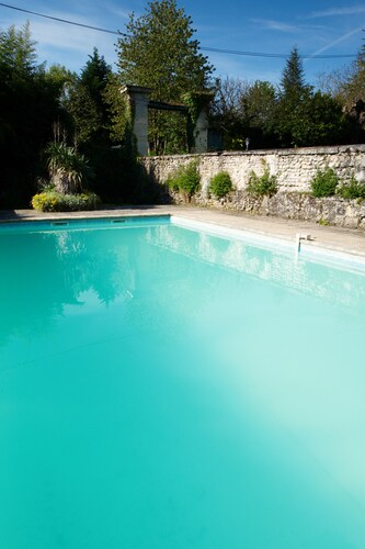 la Sauzade: magnifique maison de campagne, Aubeterre-sur-Dronne, nr Dordogne