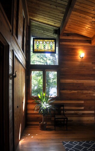 Stunning, serene, rustic house in the woods near Spring Green, Wisconsin